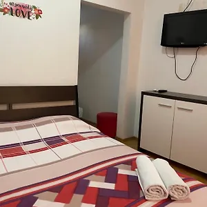 verificați disponibilitatea